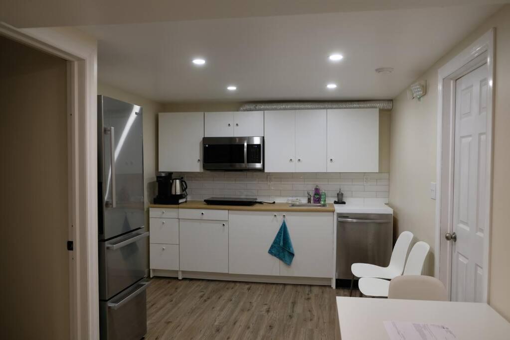 Katie Entire Basement 3 Bedrooms Charlottetown Exterior photo